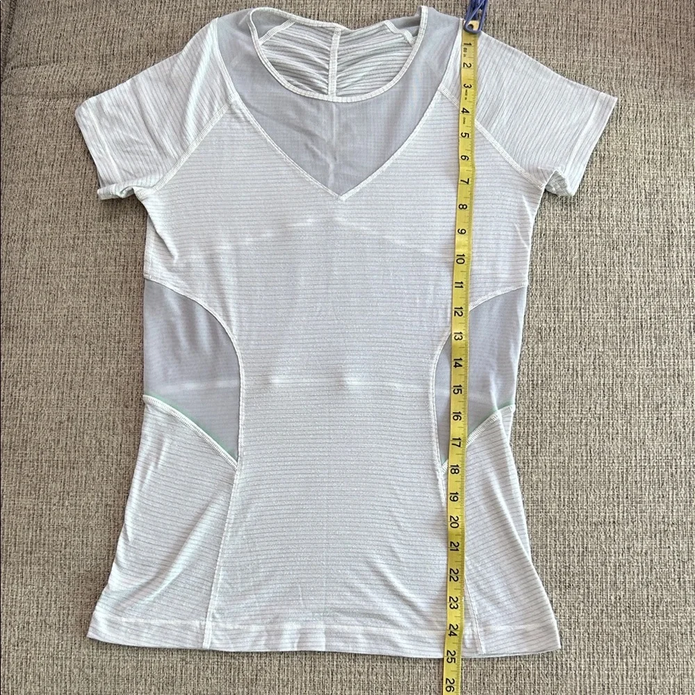 Lululemon Athletica Mesh With Me short sleeve T - Picture 7 of 8